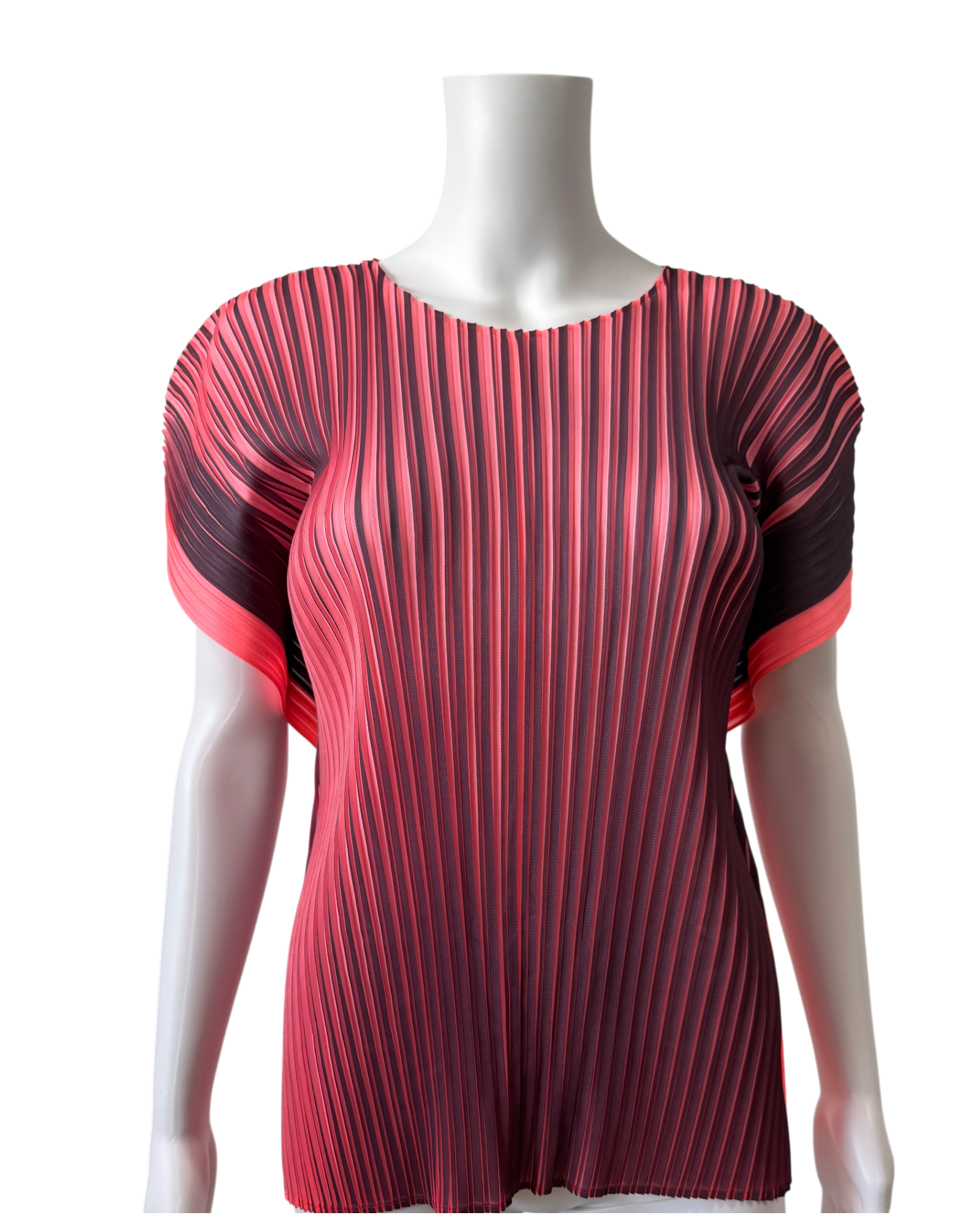 A short-sleeve pleated top displayed on a white mannequin torso. The top features a vertical pleated design with a color gradient transitioning from pink on the sides to a vibrant aubergine 
