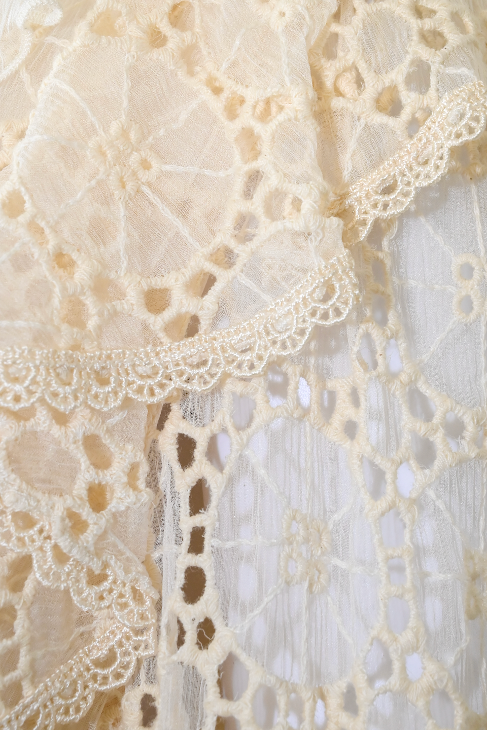 Alice & Olivia Lace & Ruffle Top Size Medium